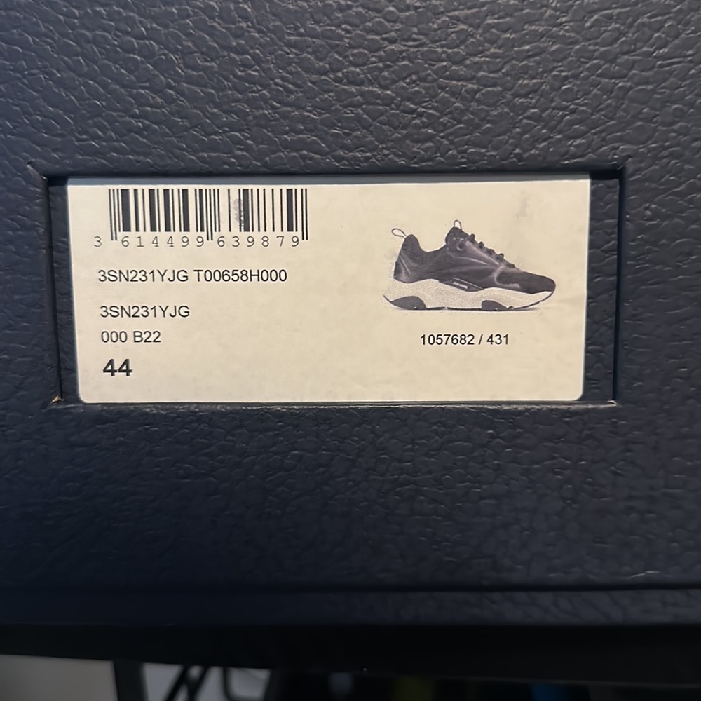 Dior Sneaker - Picture 8 of 8